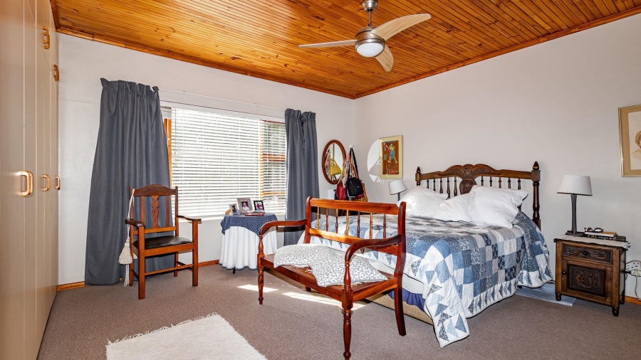 4 Bedroom Property for Sale in Perlemoenbaai Western Cape